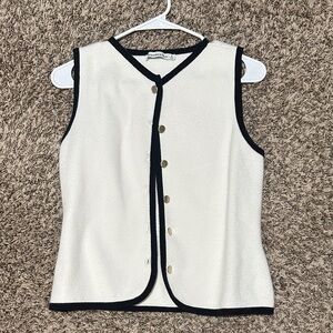 Abercrombie & Fitch White Sleeveless Blouse with Black Edging